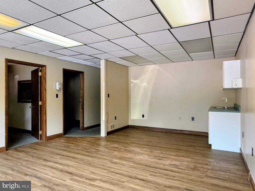 1464 N MAIN STREET Unit: 9