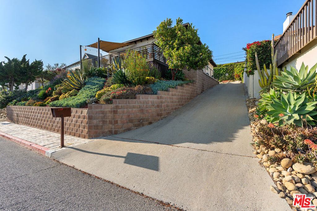 2141 El Jardin Avenue