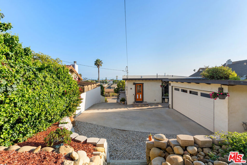 2141 El Jardin Avenue