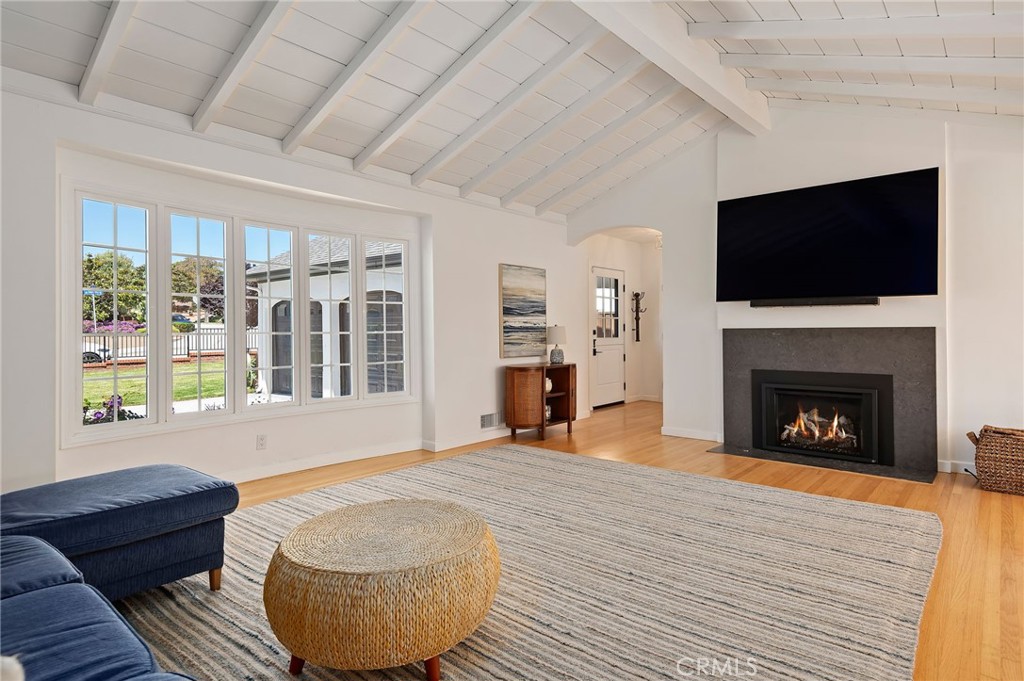 386 Dorothy Avenue