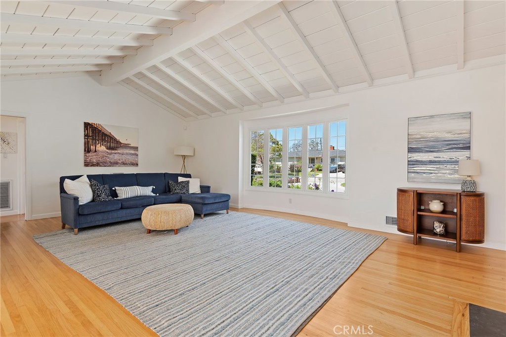 386 Dorothy Avenue