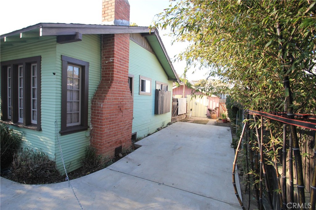 967 E Thompson Boulevard