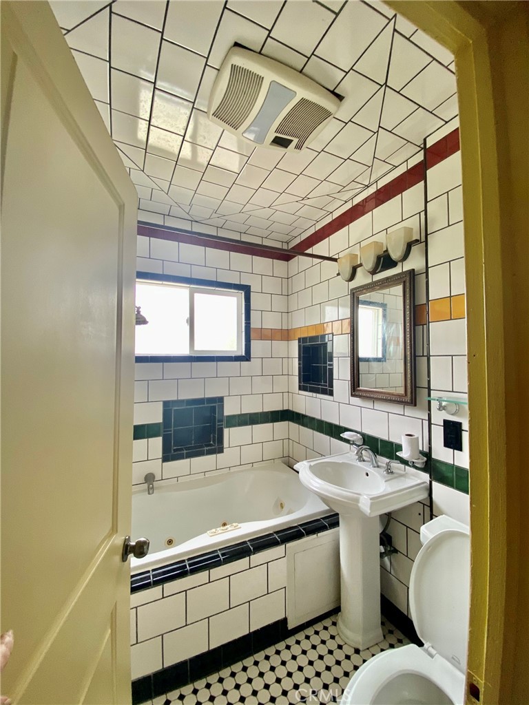 967 E Thompson Boulevard