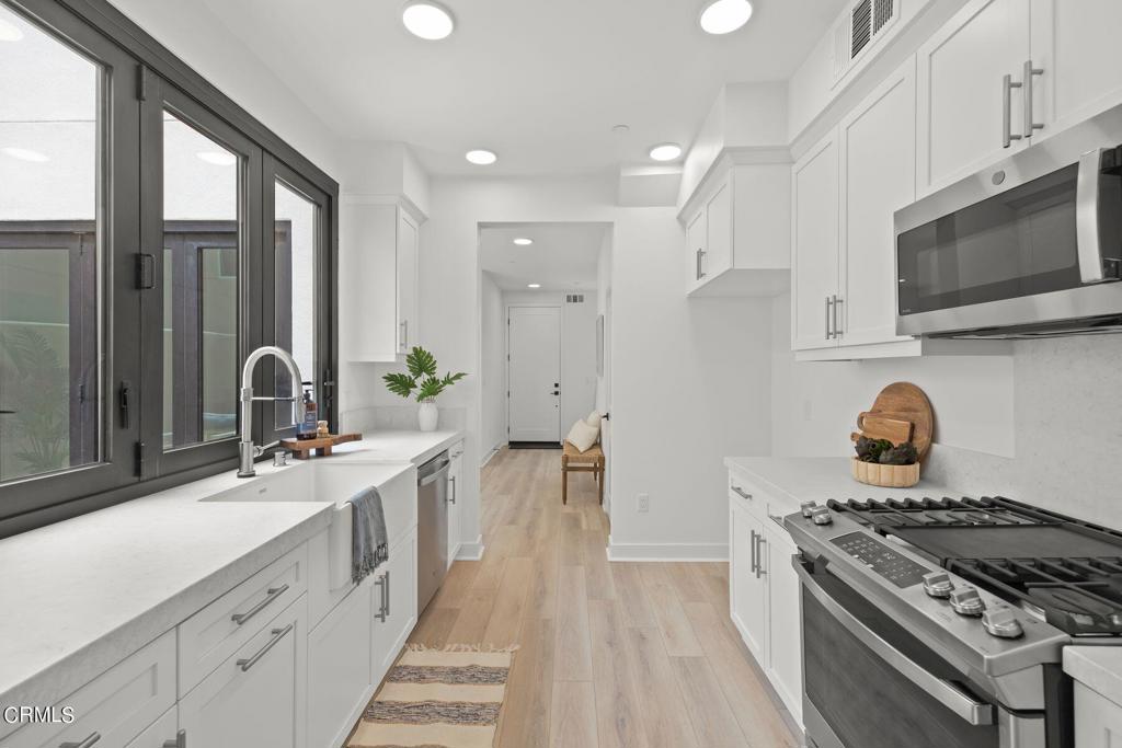 1276 E Thompson Boulevard 103