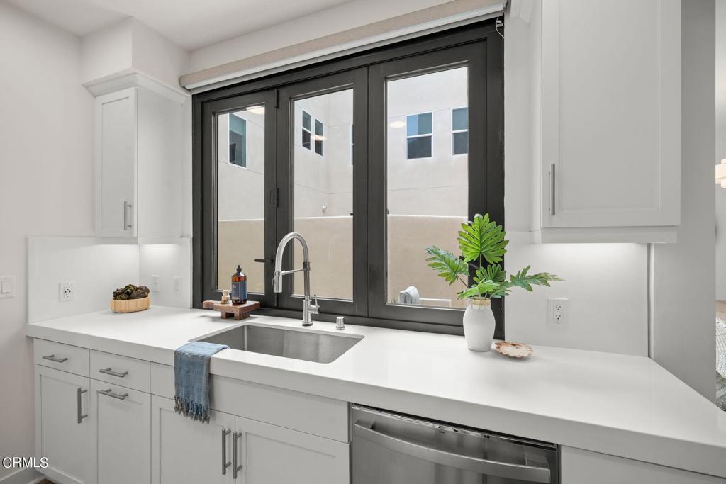 1230 E Thompson Boulevard 102