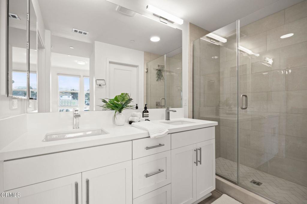 1230 E Thompson Boulevard 102