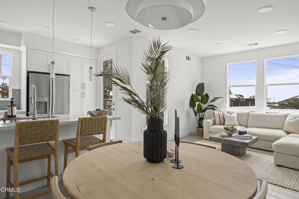 1276 E Thompson Boulevard 104