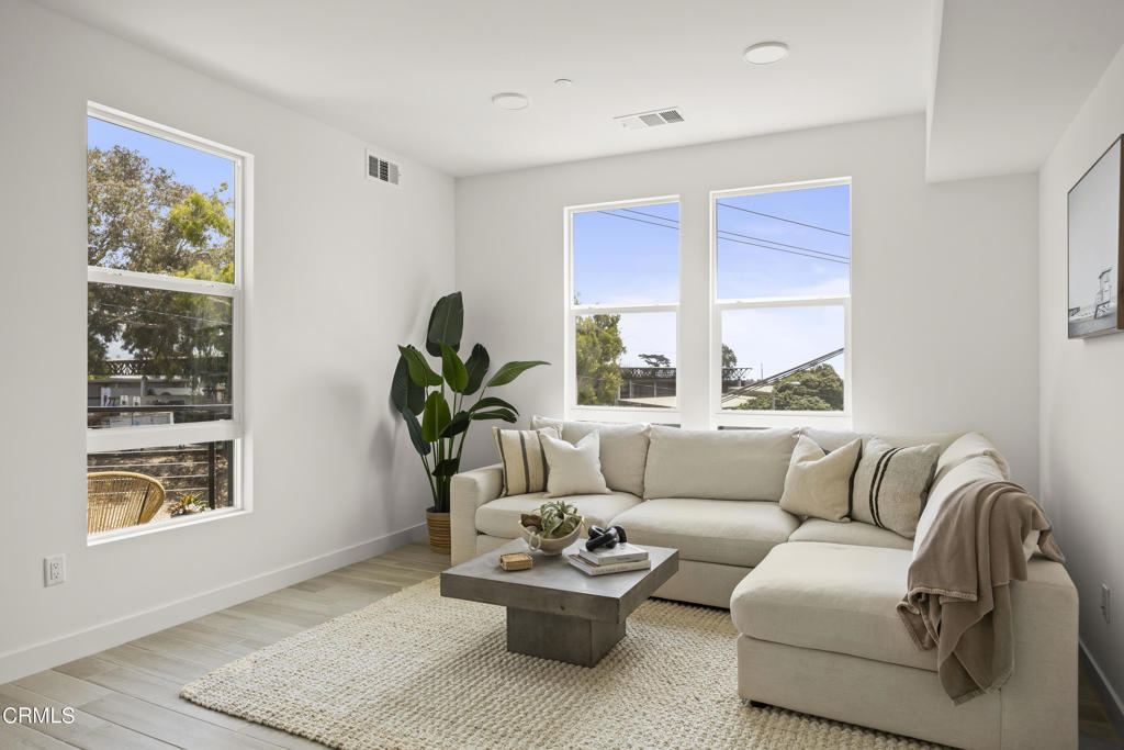 1276 E Thompson Boulevard 104