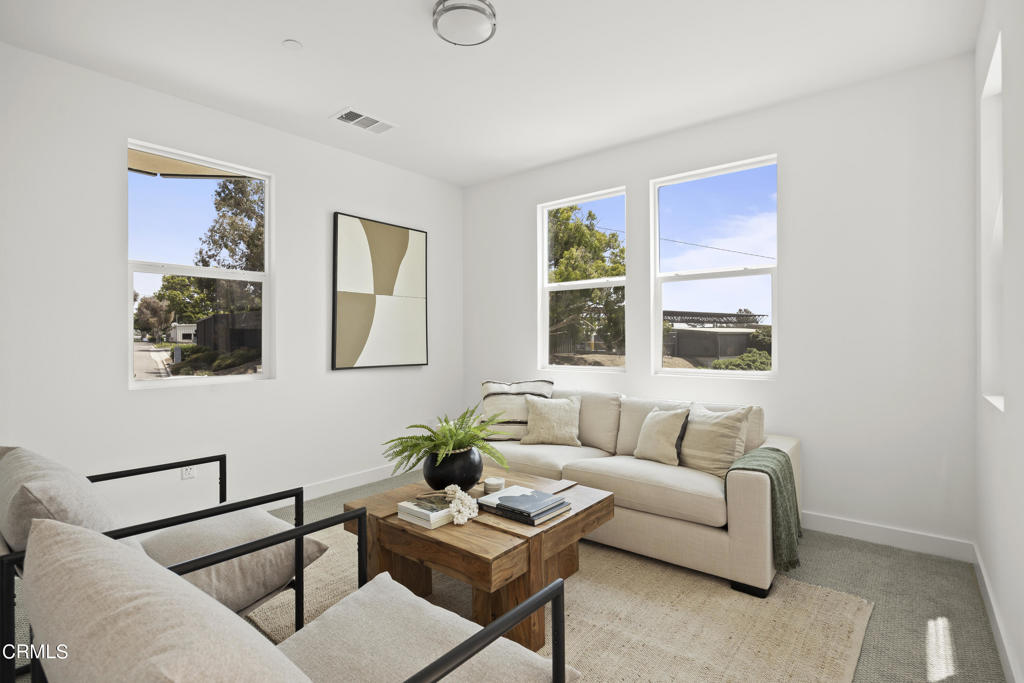 1276 E Thompson Boulevard 104