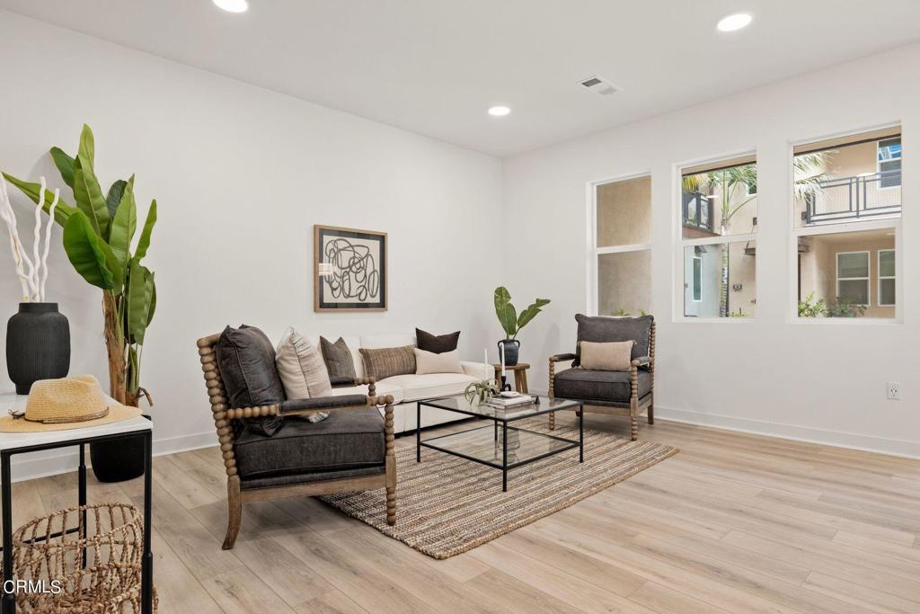 1244 E Thompson Boulevard 103