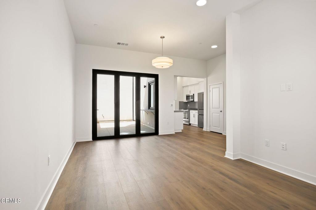 1260 E Thompson 106