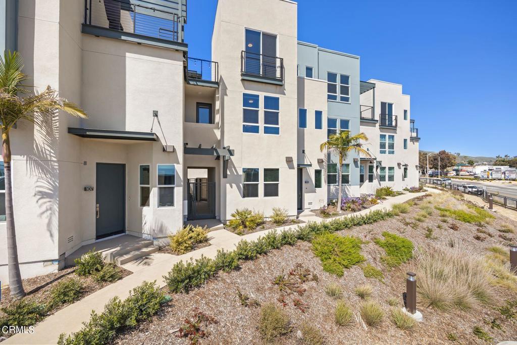 1260 E Thompson 106