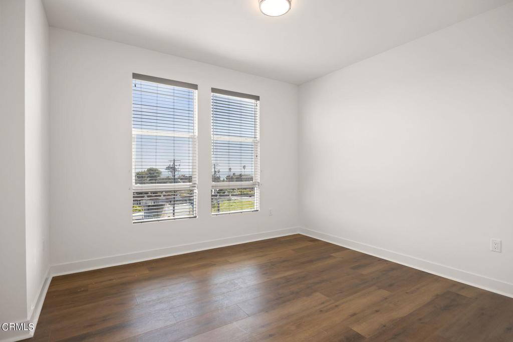 1260 E Thompson 106