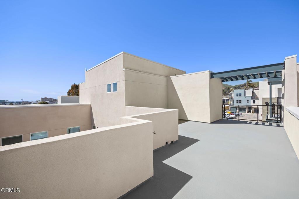 1260 E Thompson 106
