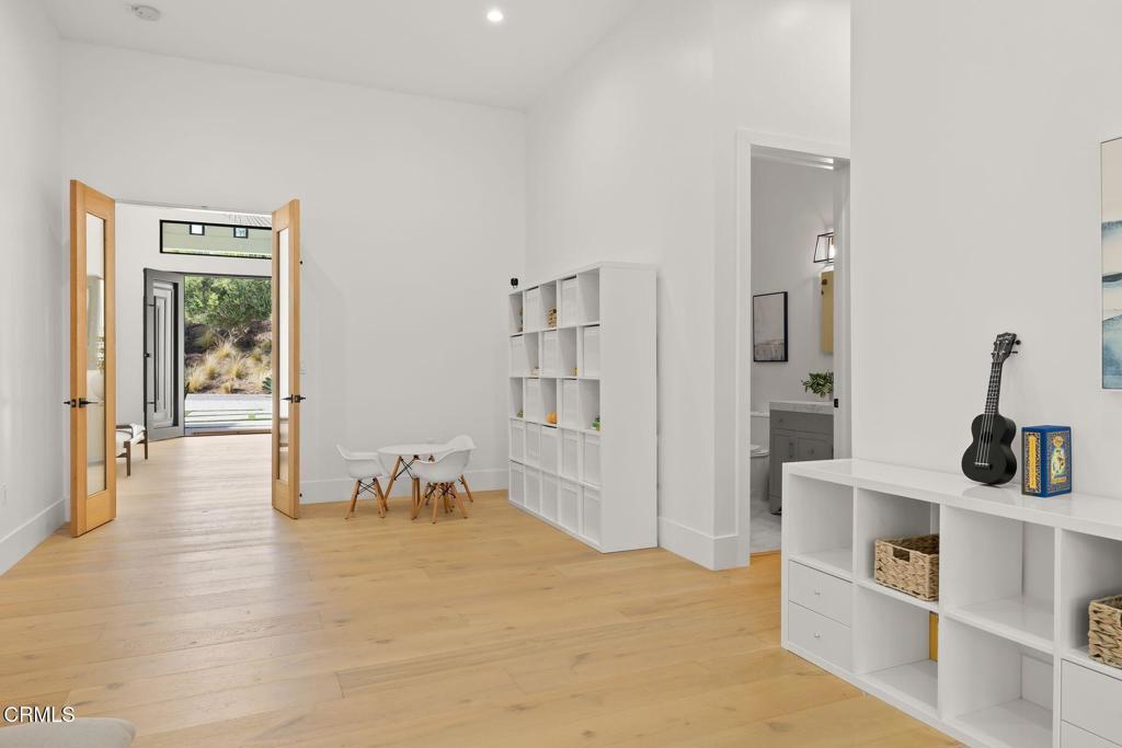 4187 Oak Place Drive