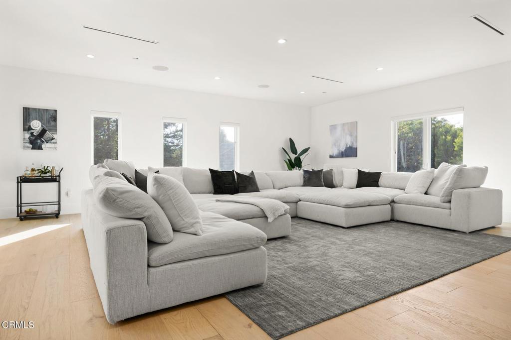 4187 Oak Place Drive