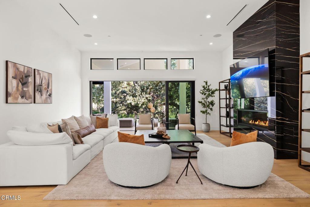 4187 Oak Place Drive