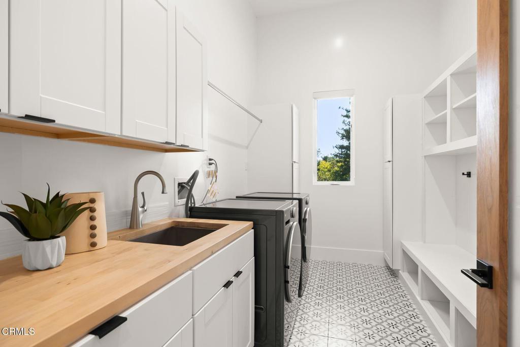 4187 Oak Place Drive