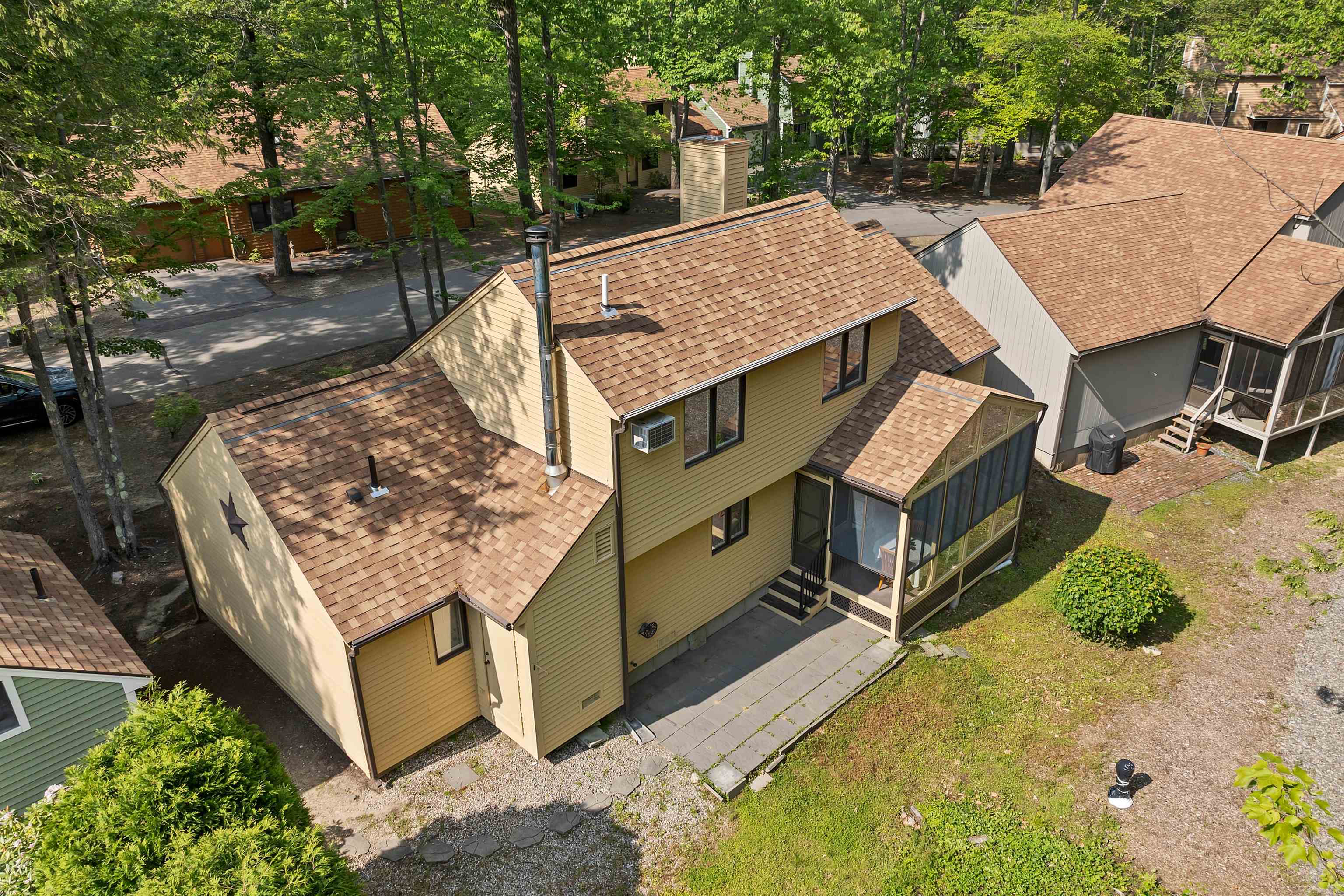 2393 Lake Shore Road Unit: 17