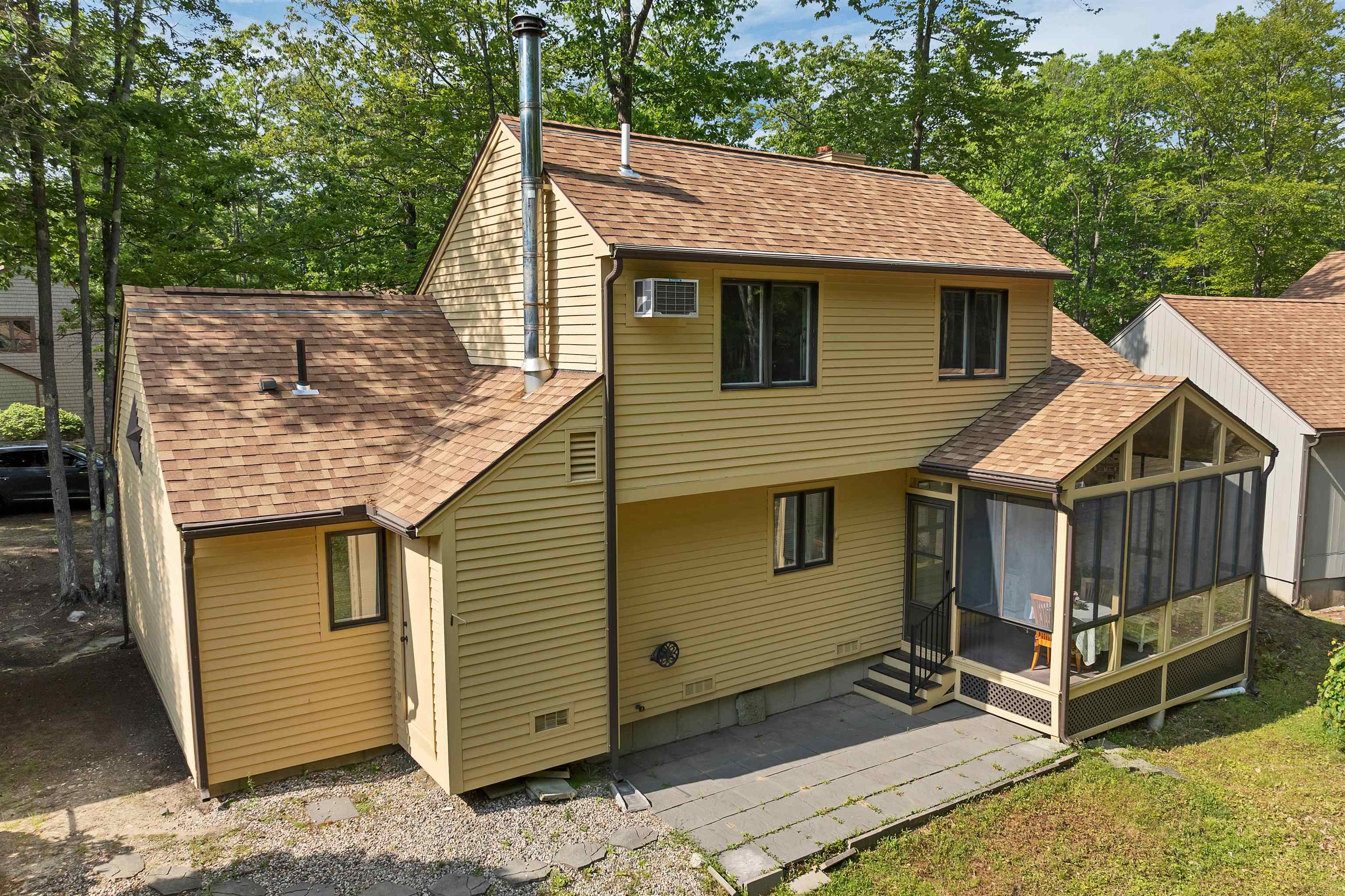 2393 Lake Shore Road Unit: 17