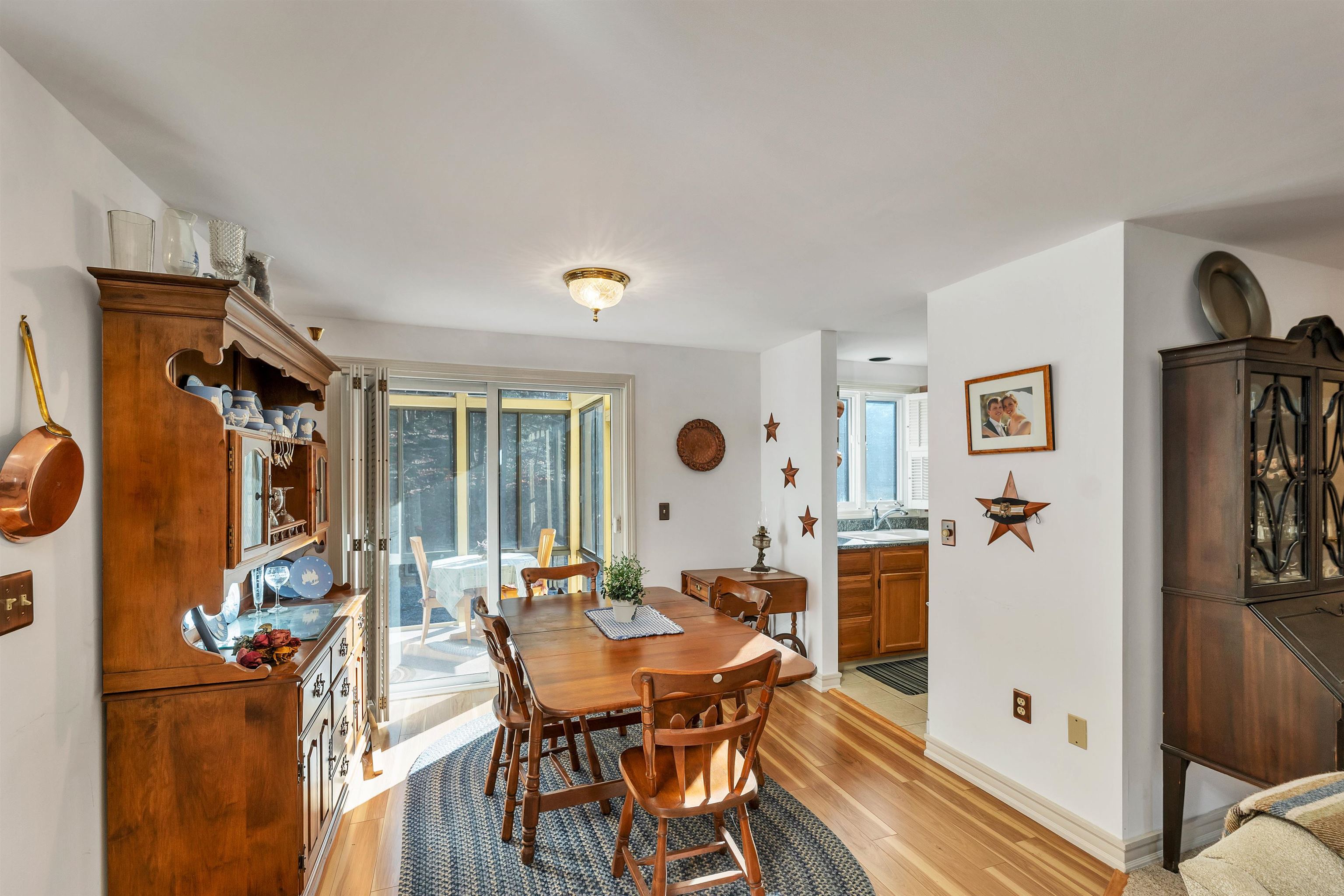2393 Lake Shore Road Unit: 17