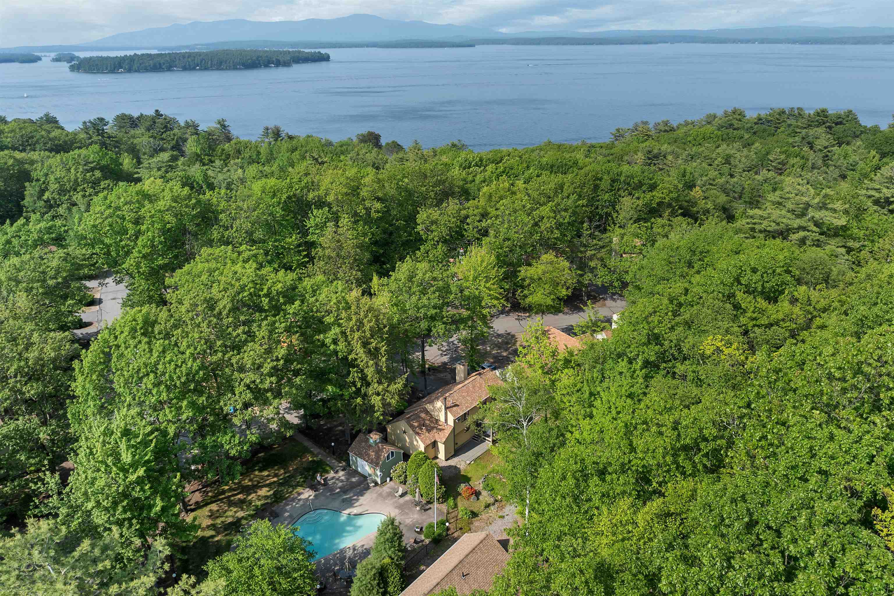 2393 Lake Shore Road Unit: 17