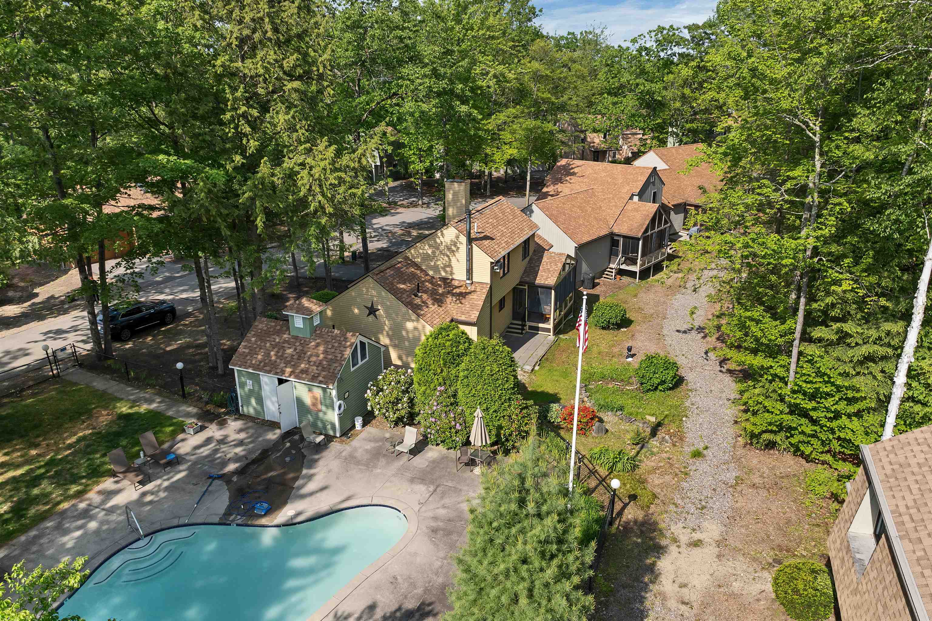 2393 Lake Shore Road Unit: 17