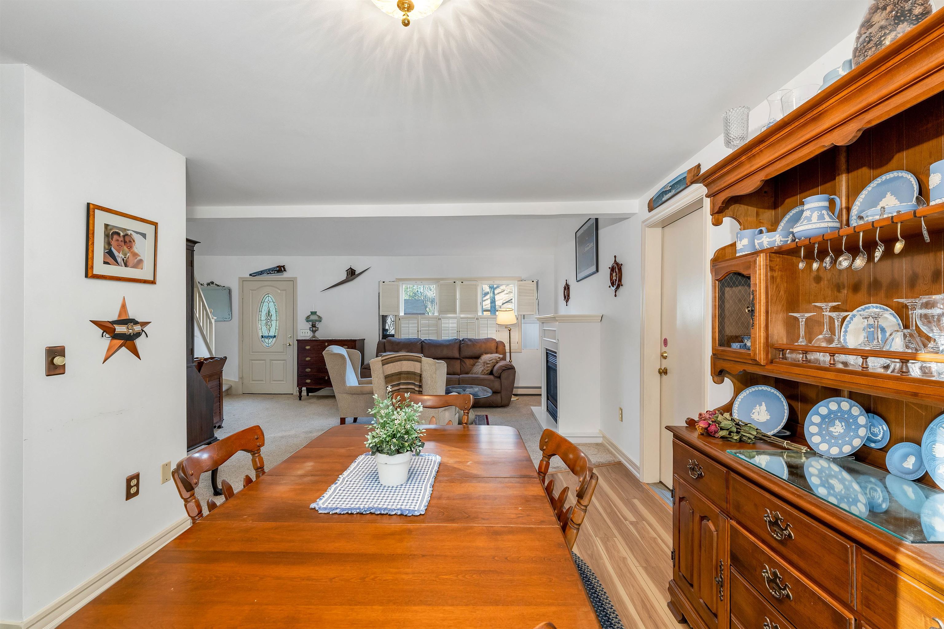 2393 Lake Shore Road Unit: 17