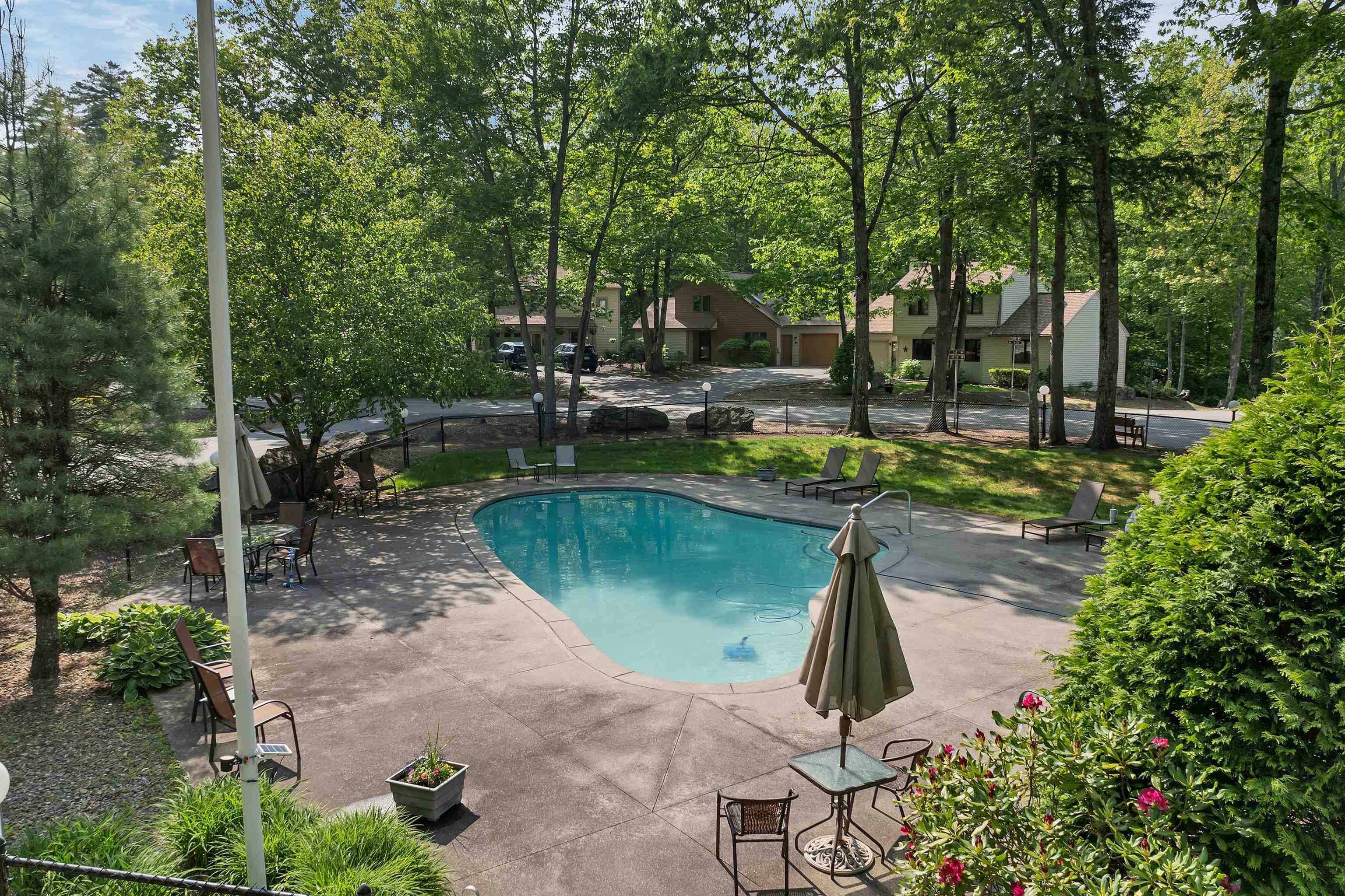 2393 Lake Shore Road Unit: 17