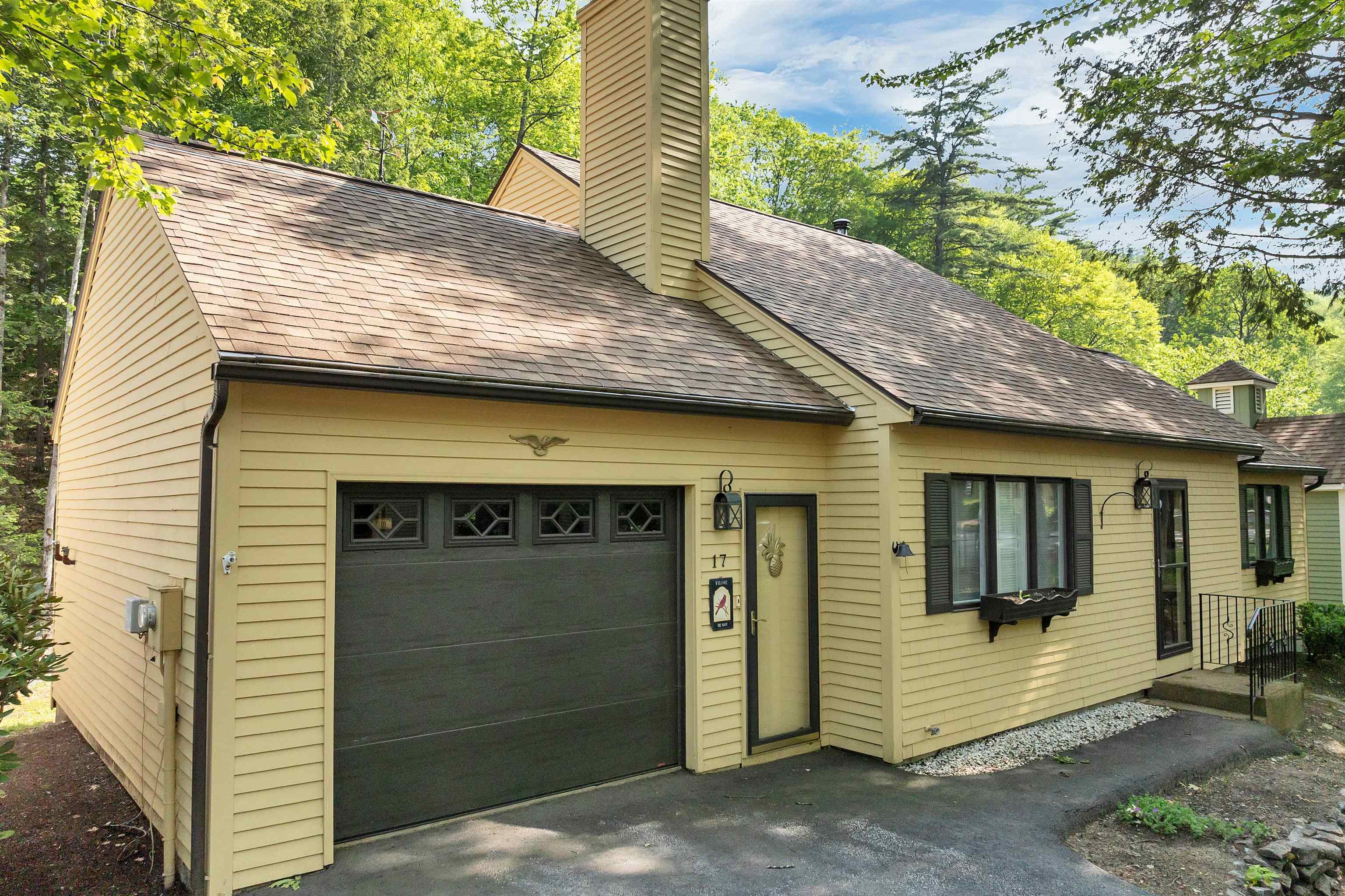 2393 Lake Shore Road Unit: 17