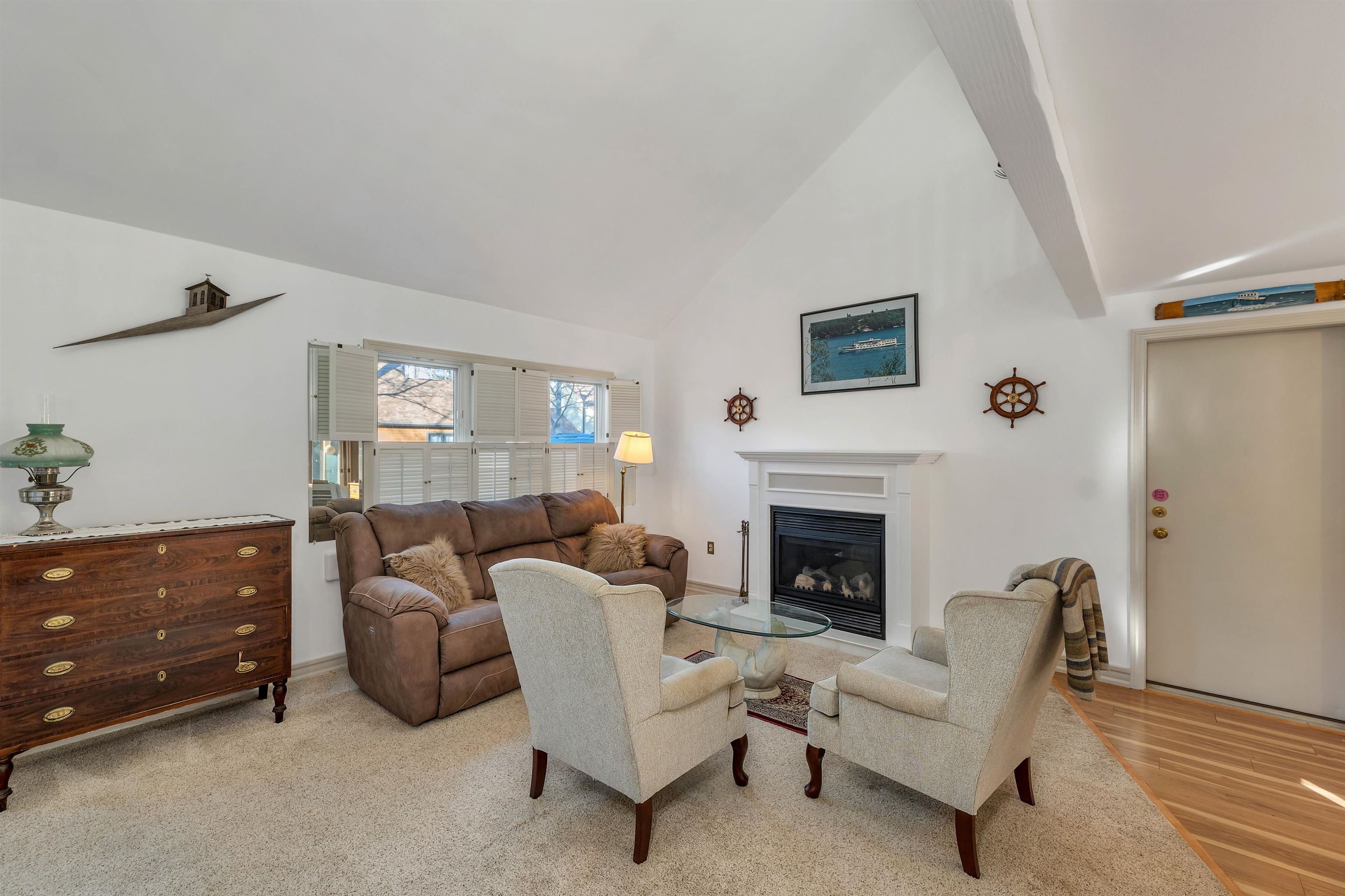 2393 Lake Shore Road Unit: 17