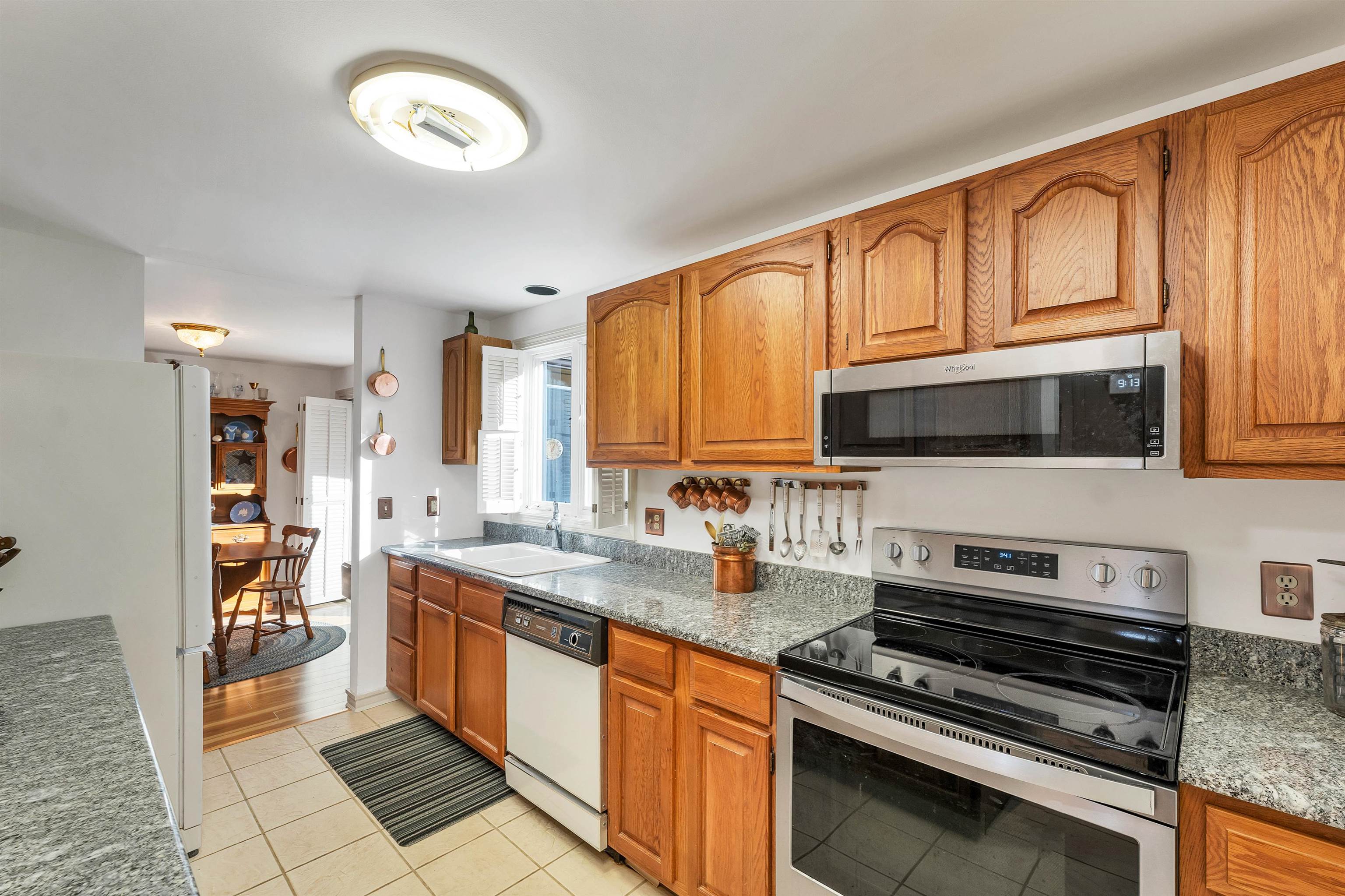 2393 Lake Shore Road Unit: 17