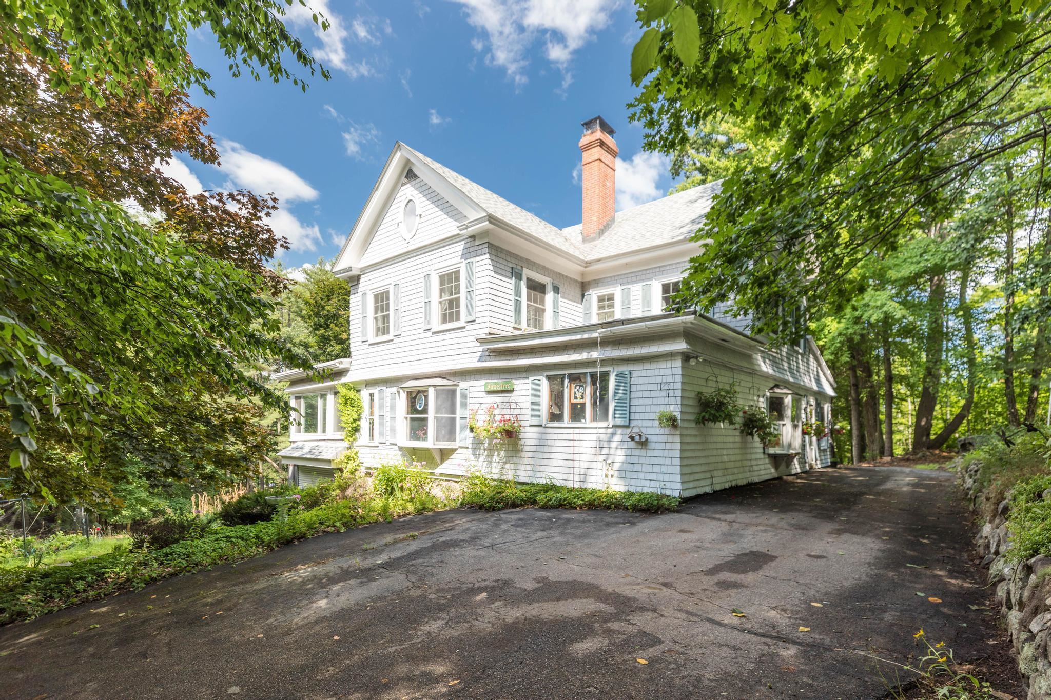 22 Courtyard Circle