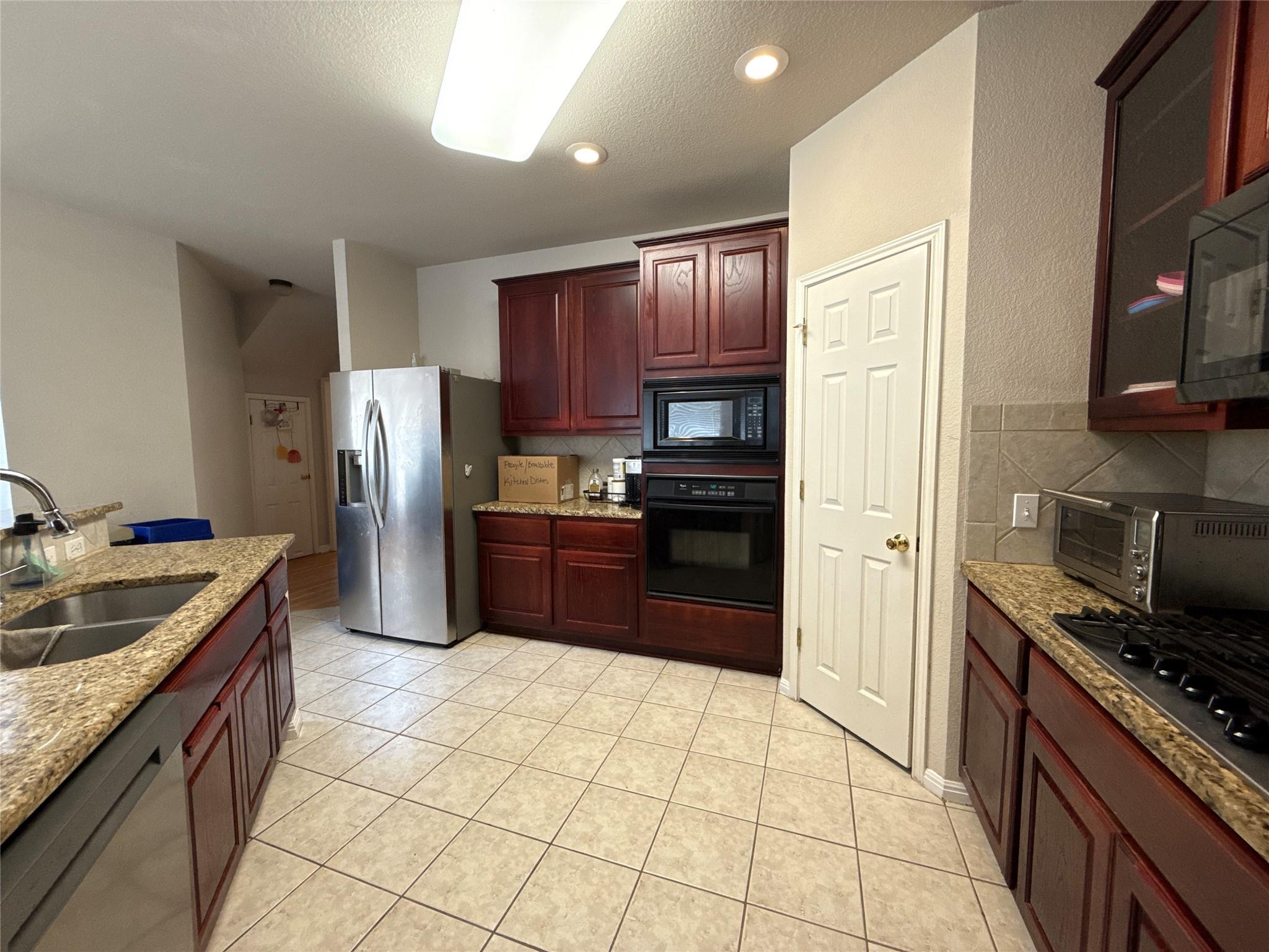 1003 Ambrose DR