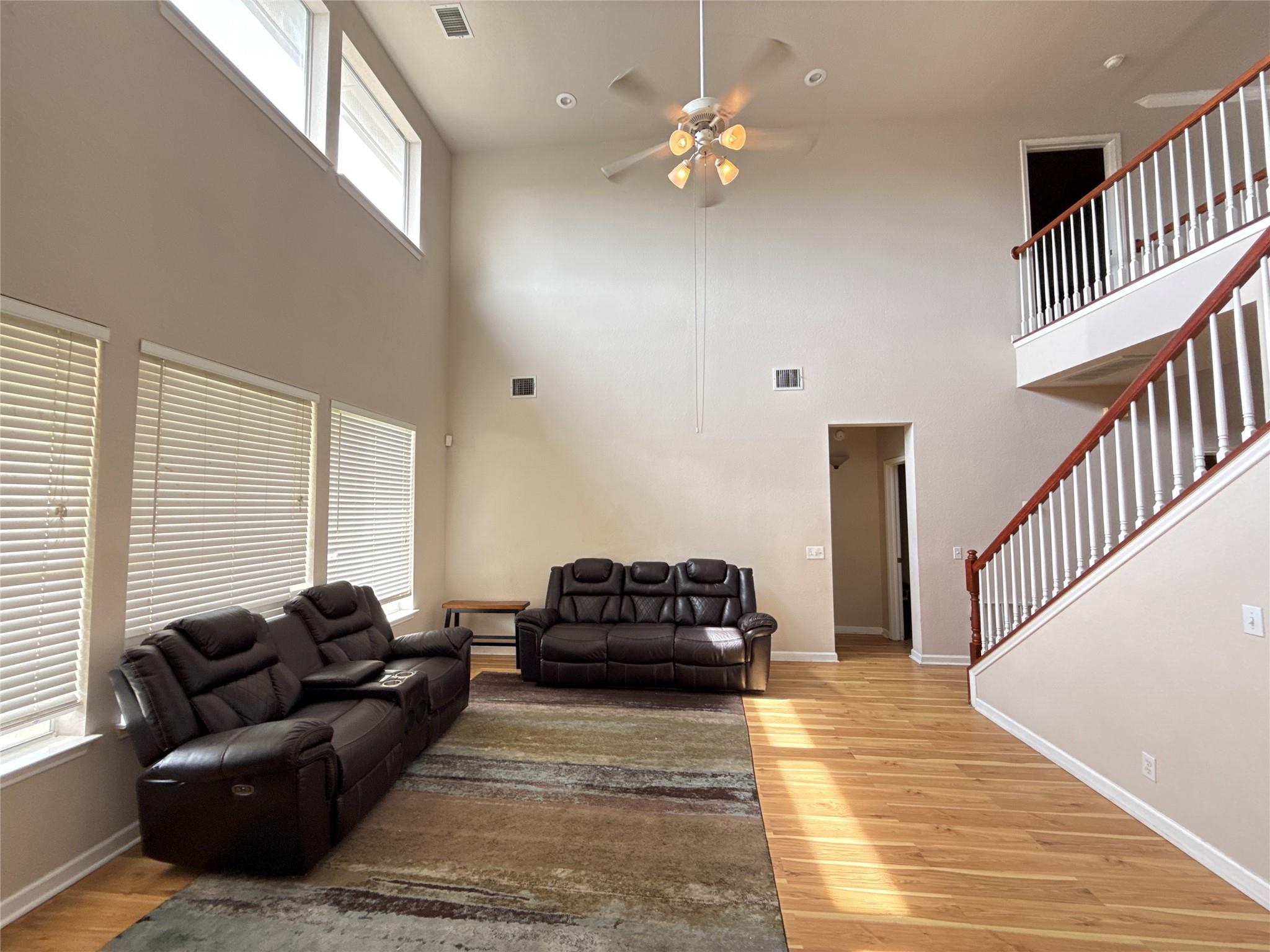 1003 Ambrose DR