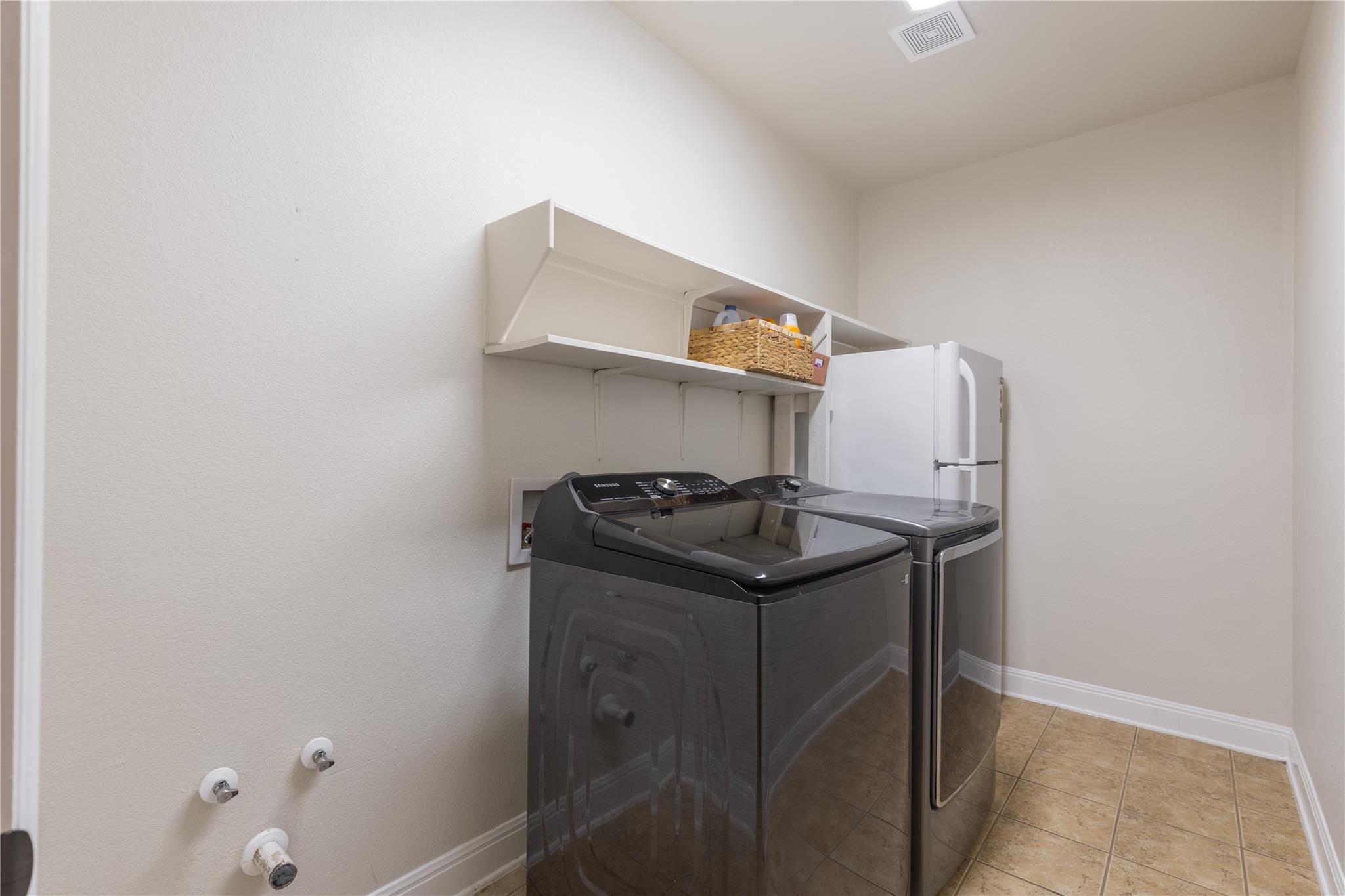 2709 Deep River CIR