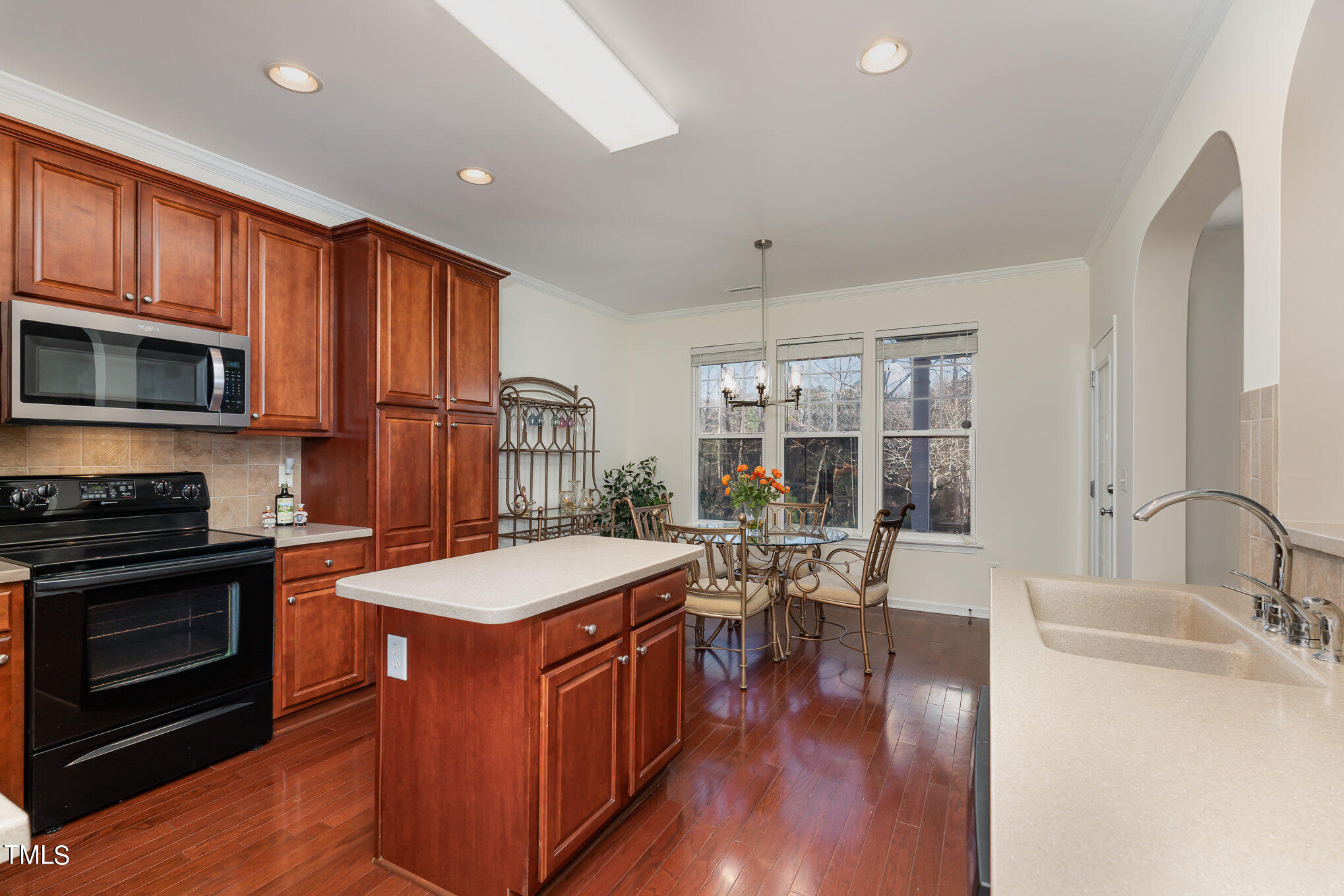 505 Hilltop View Street