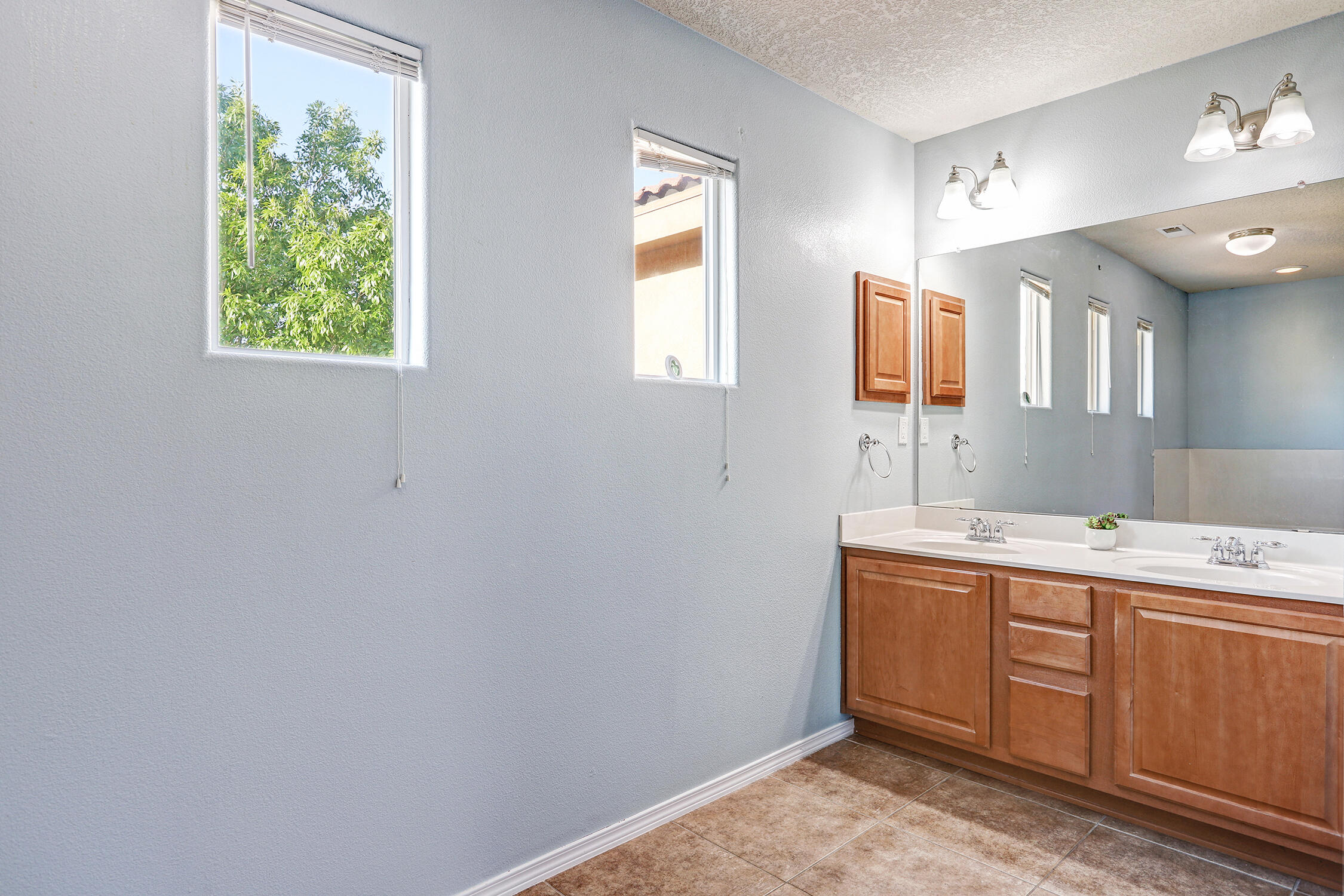 2536 Camino Seville SE