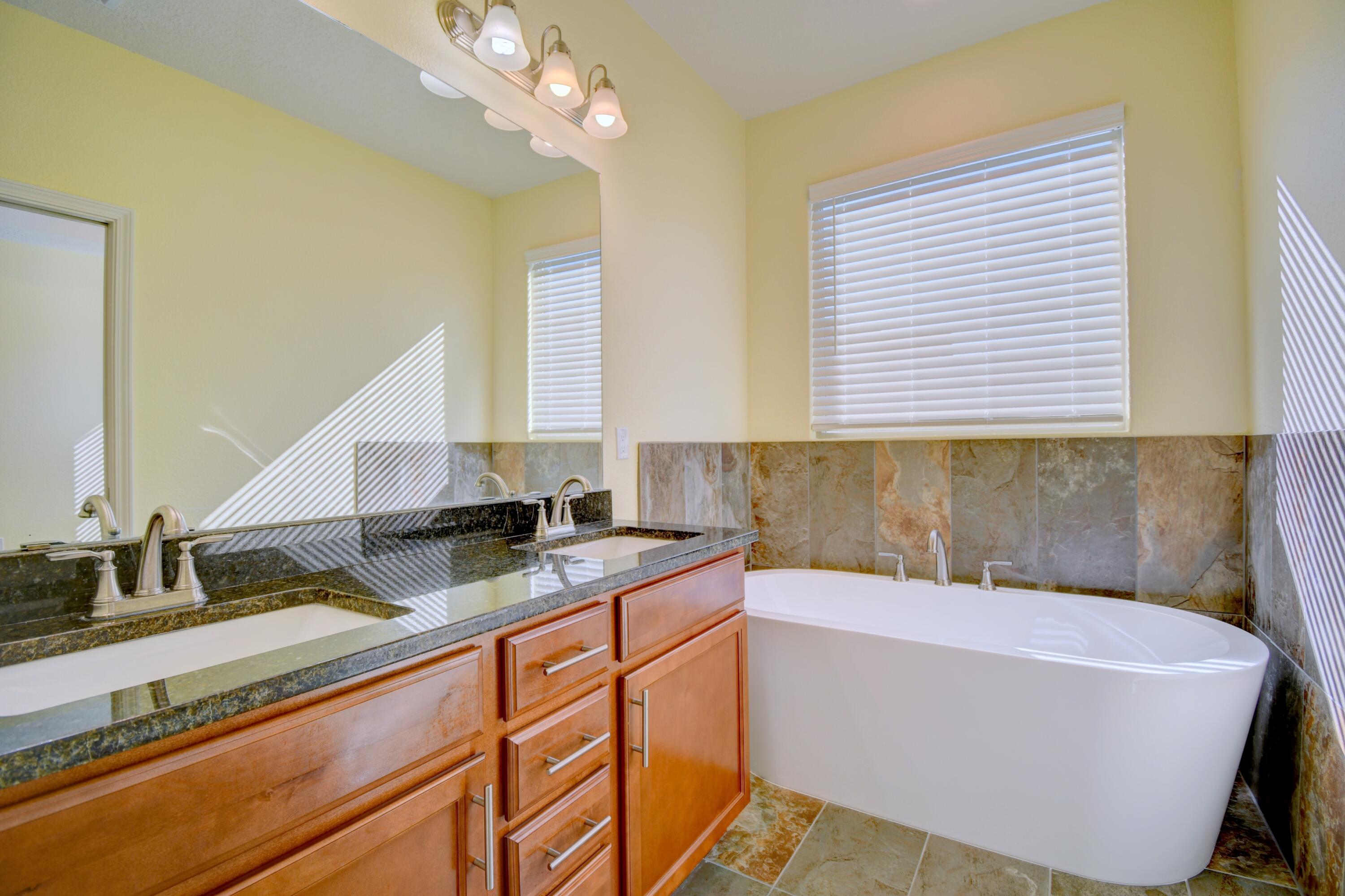 4381 Golden Eagle Loop NE