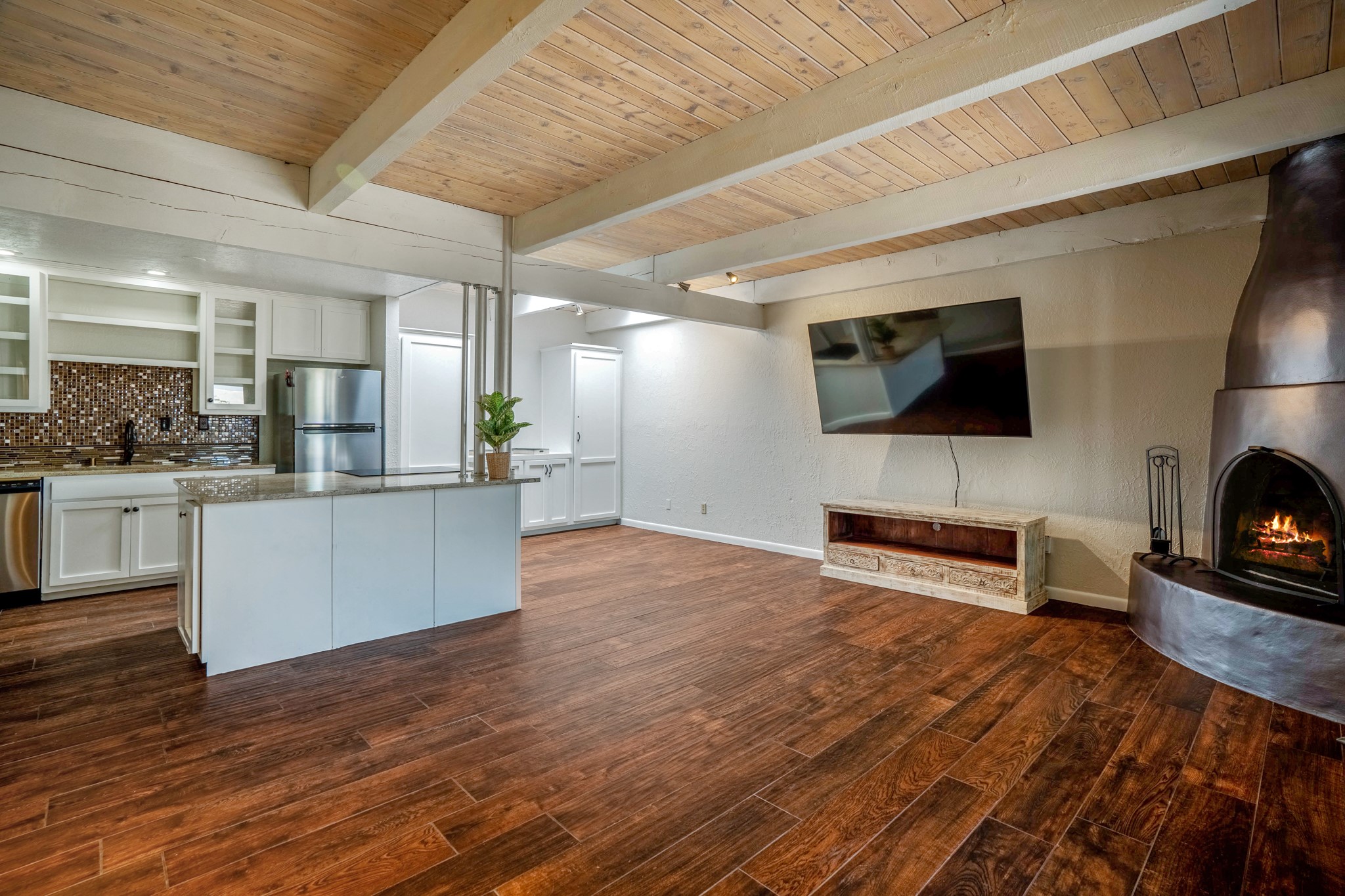 320 Artist Road 19