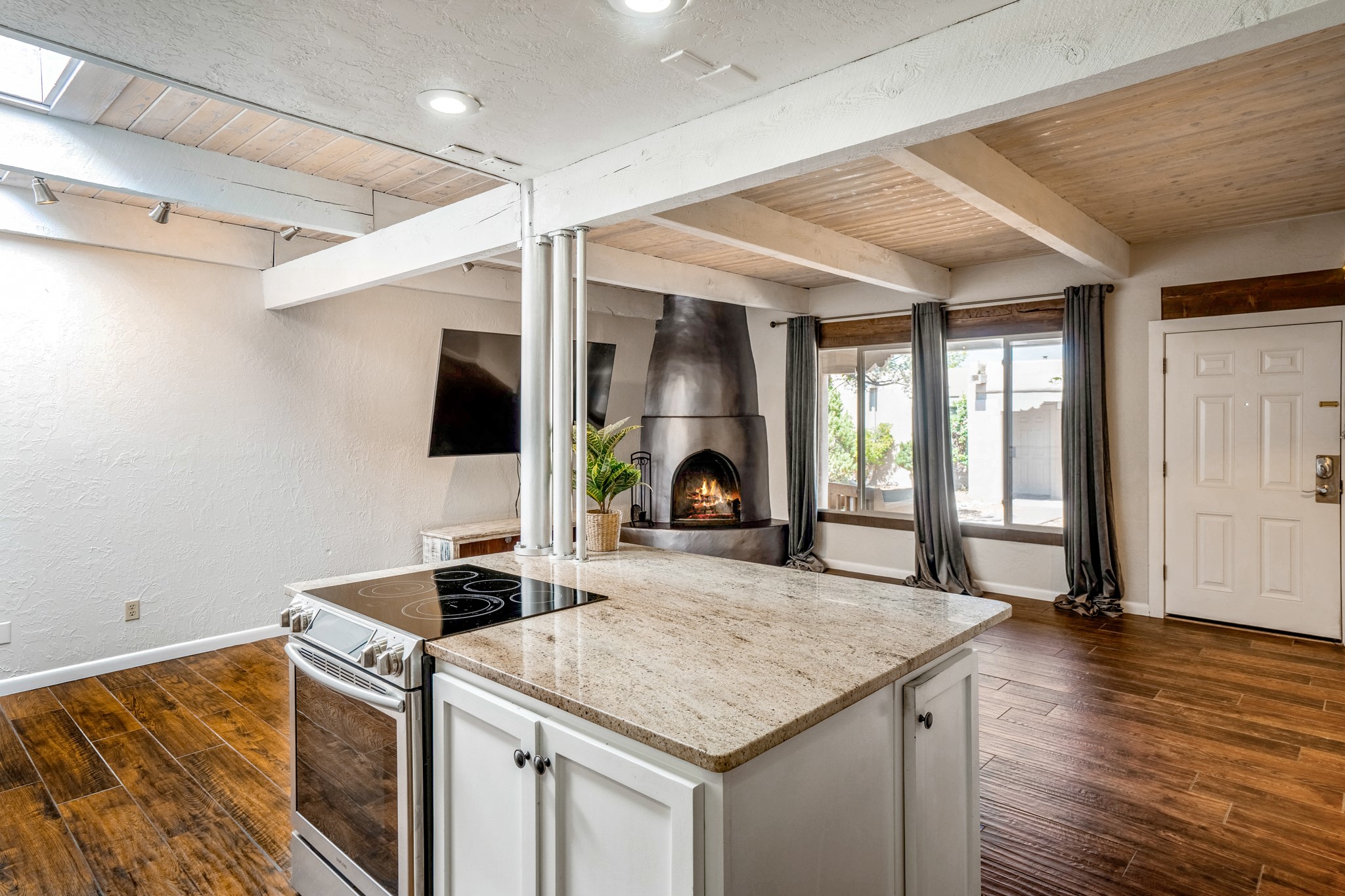 320 Artist Road 19