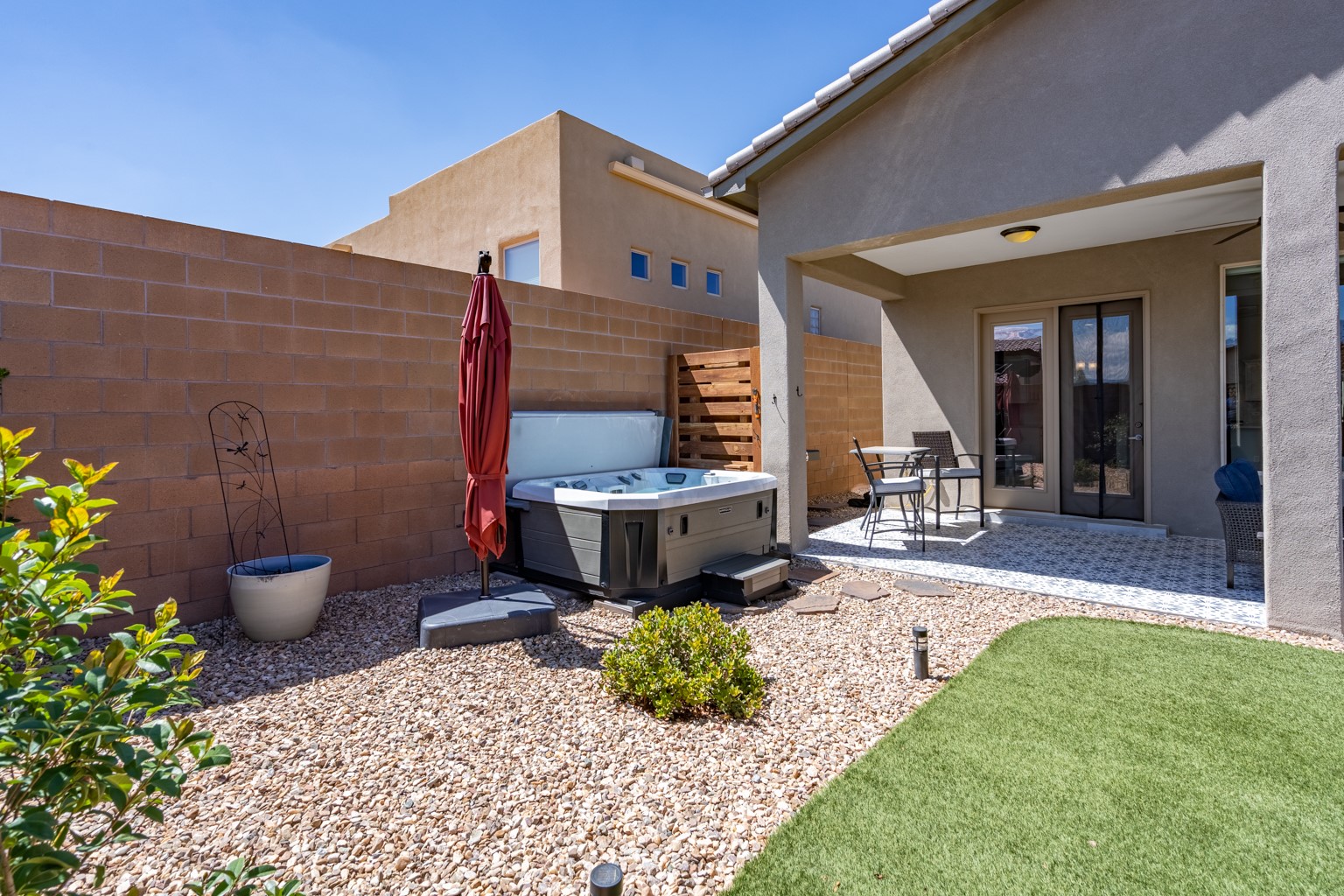 6942 Cleary Loop NE