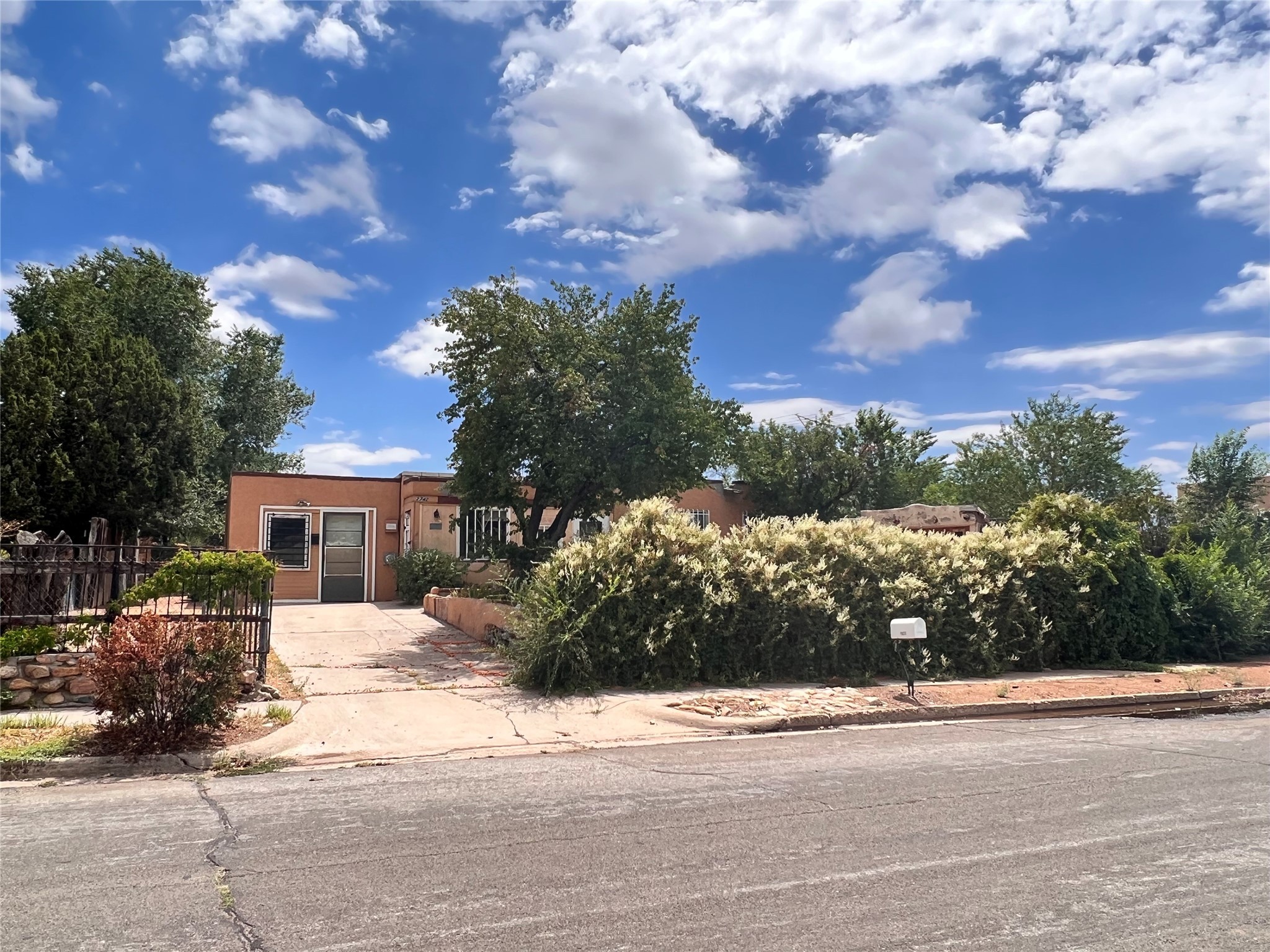 2742 Calle Cedro