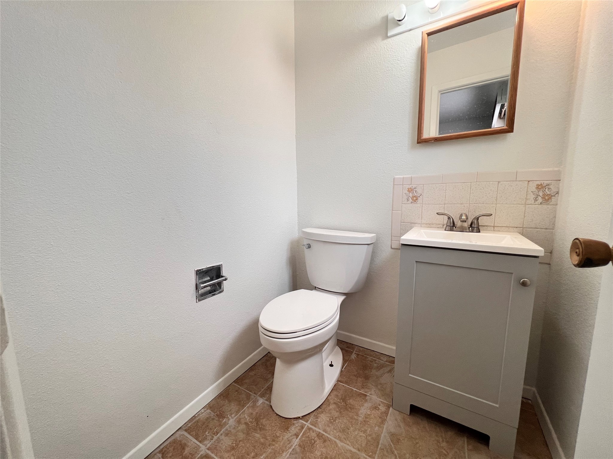 2742 Calle Cedro