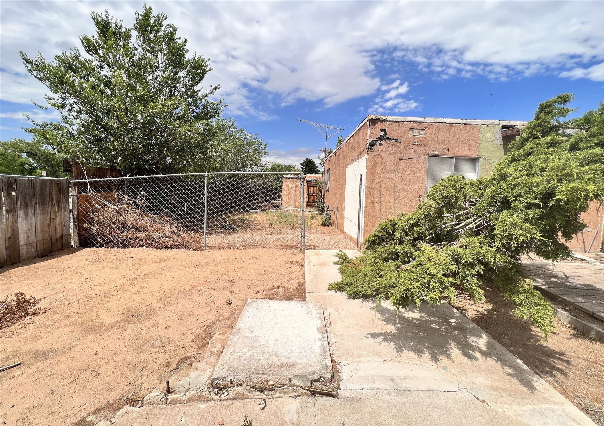2742 Calle Cedro