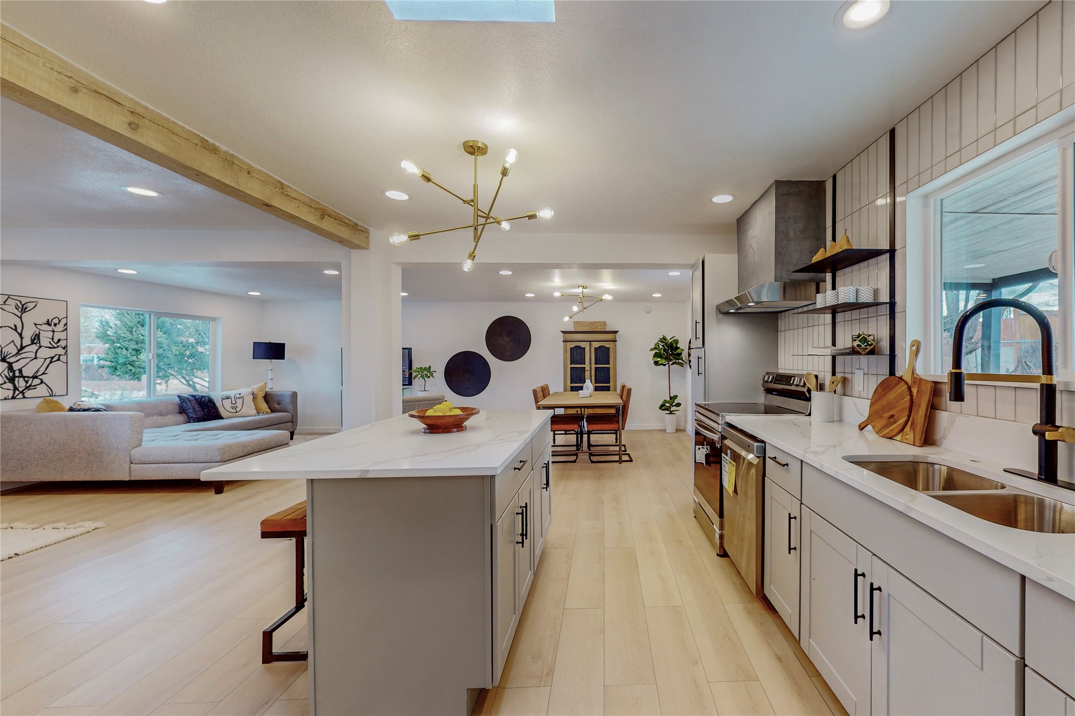 2742 Calle Cedro