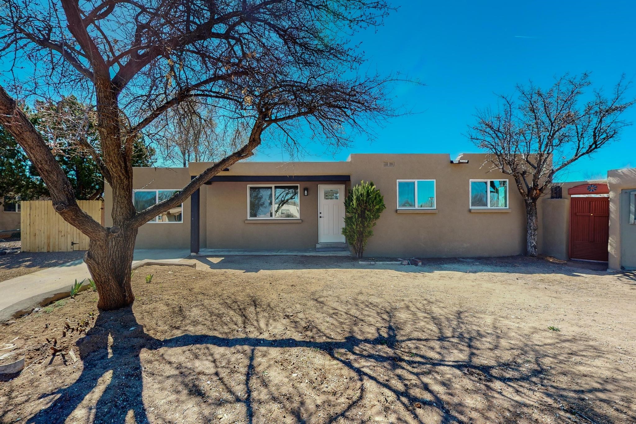 2742 Calle Cedro