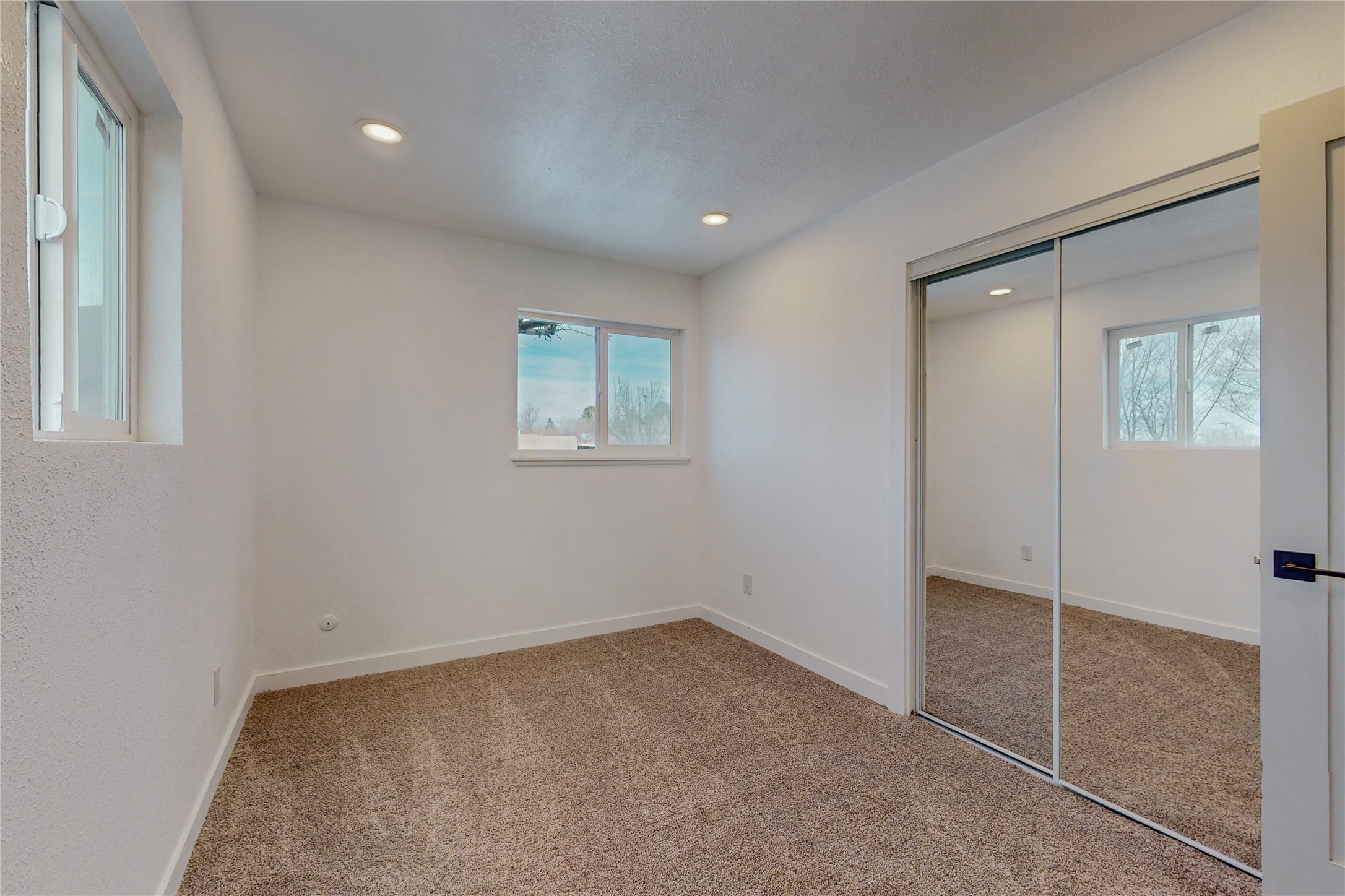 2742 Calle Cedro