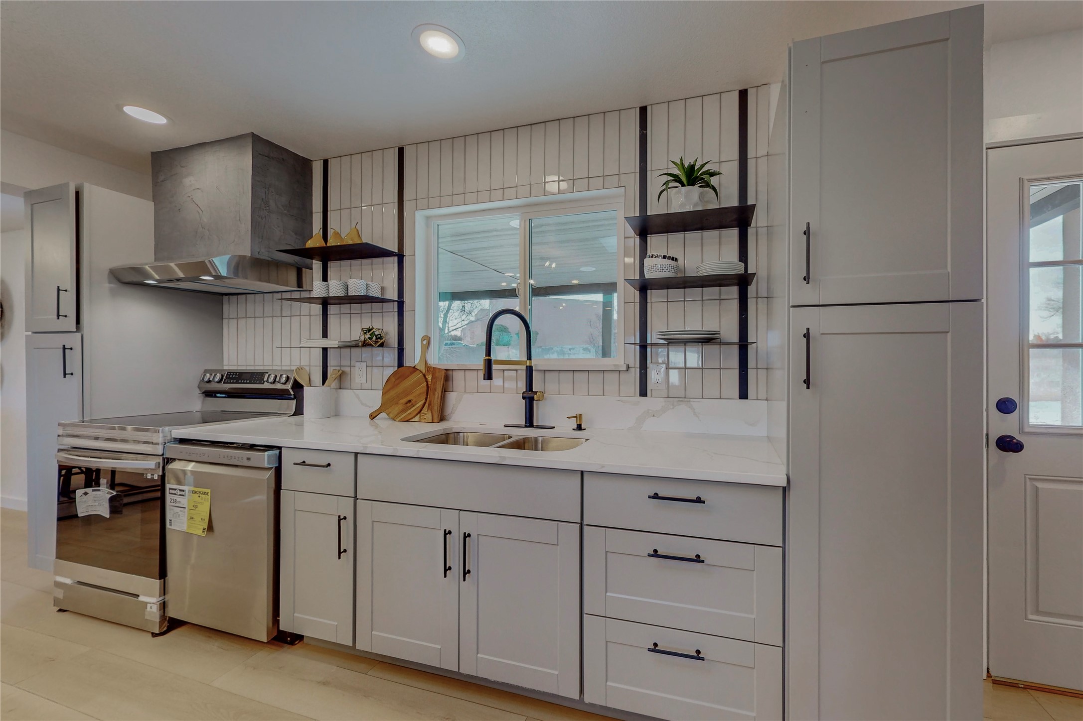 2742 Calle Cedro