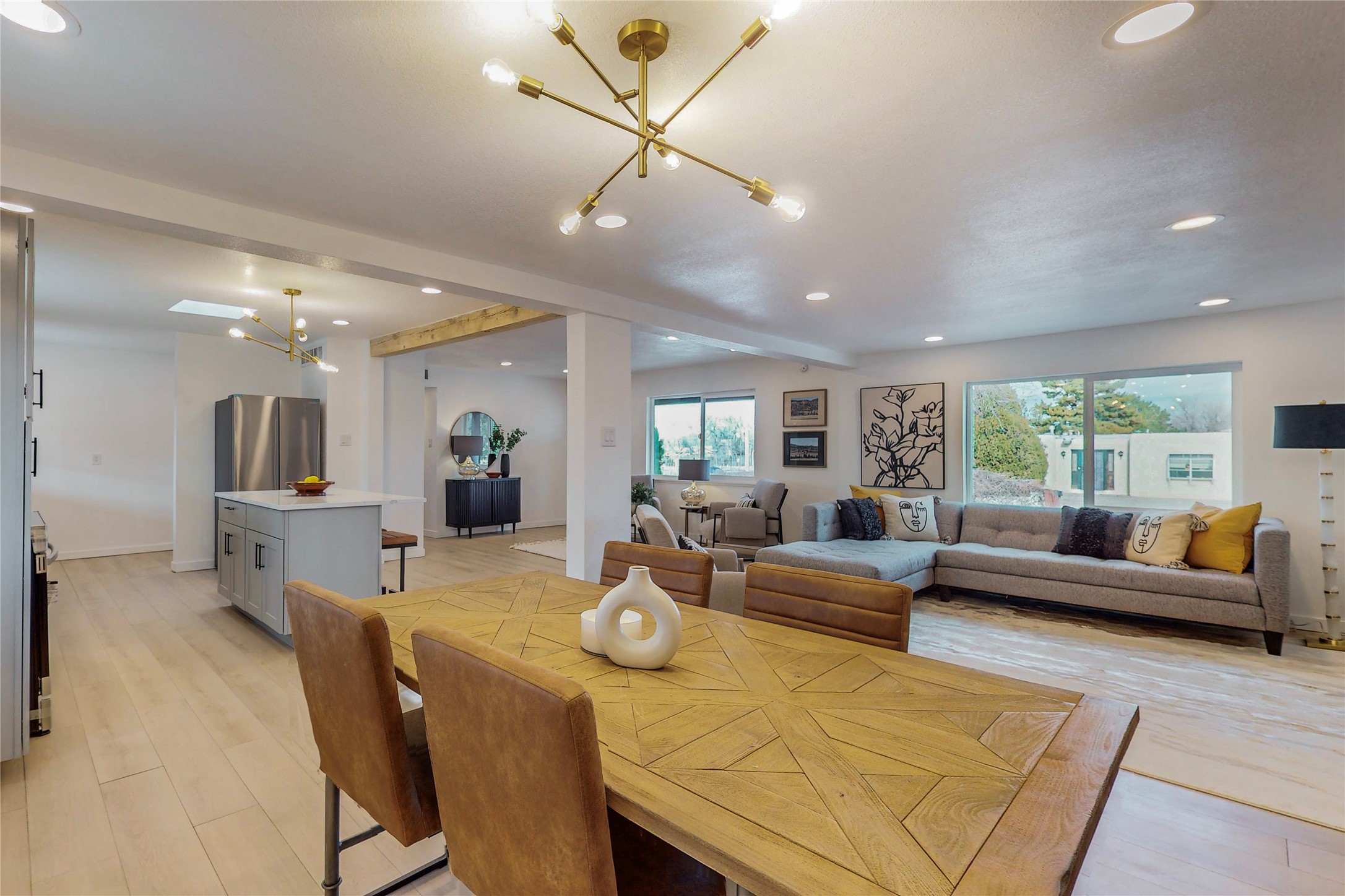 2742 Calle Cedro